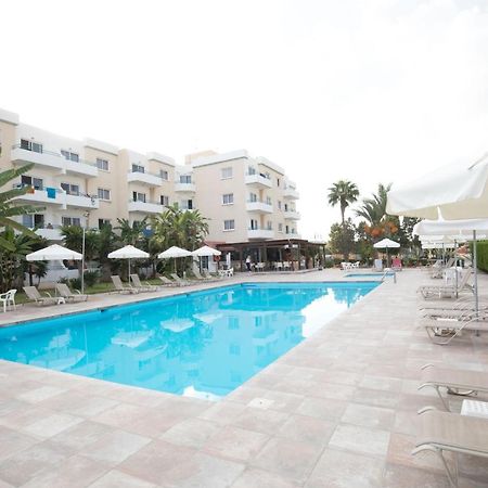 Debbiexenia Hotel Apartments Paralimni Eksteriør billede