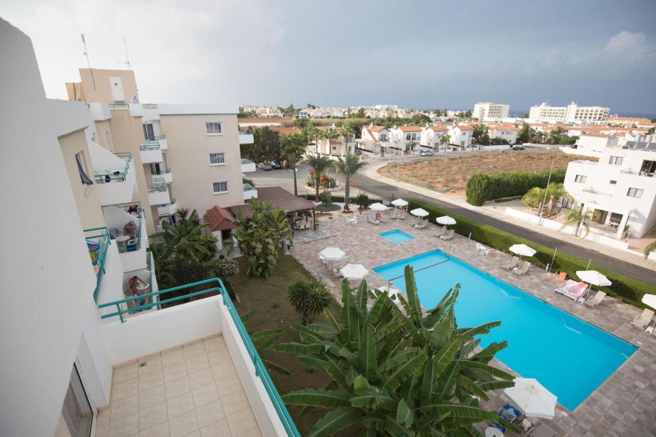 Debbiexenia Hotel Apartments Paralimni Eksteriør billede