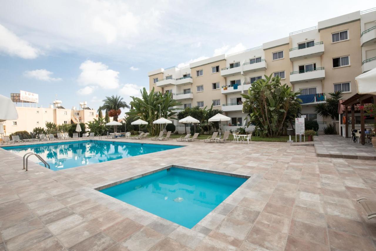 Debbiexenia Hotel Apartments Paralimni Eksteriør billede