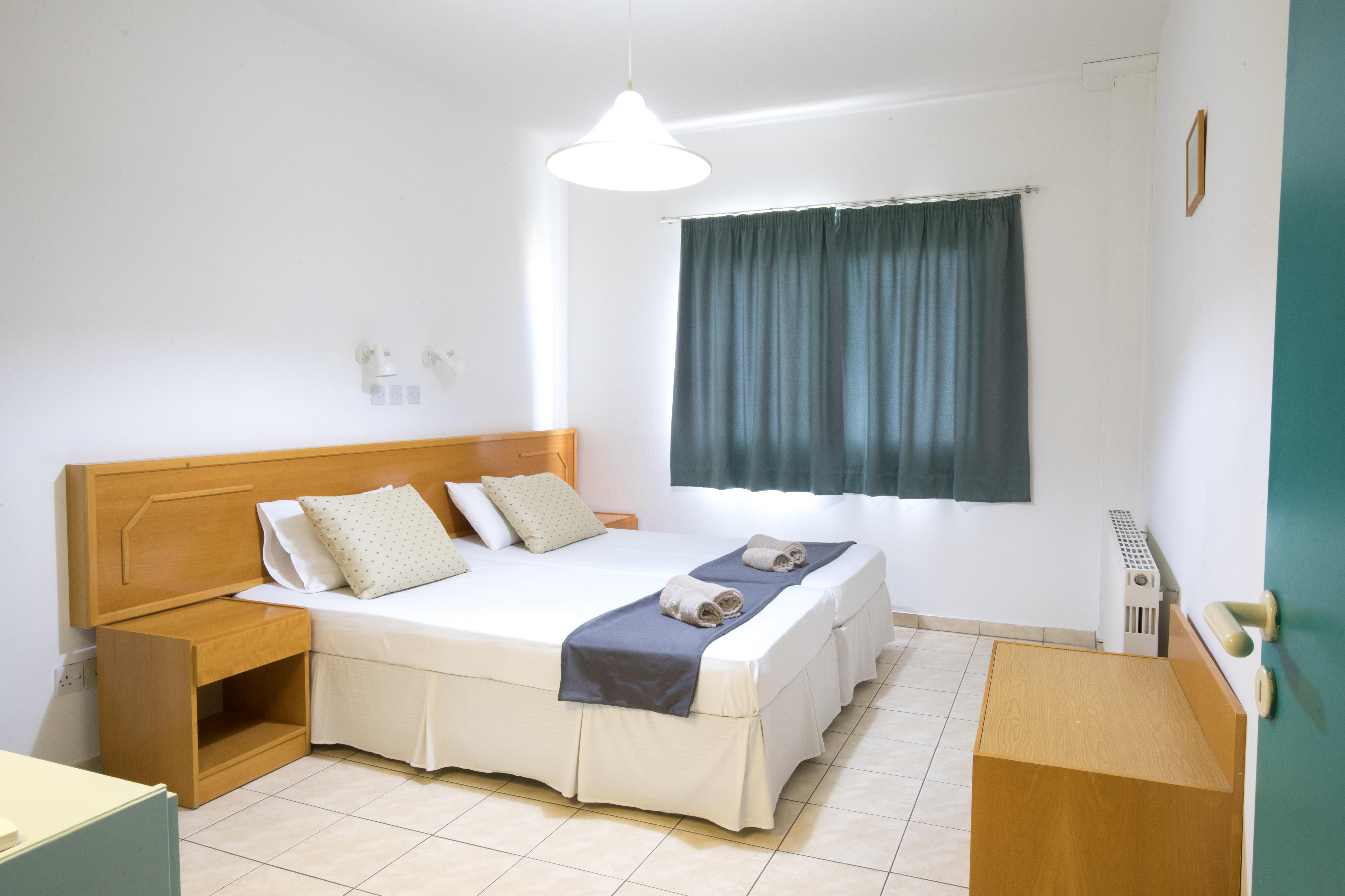 Debbiexenia Hotel Apartments Paralimni Eksteriør billede