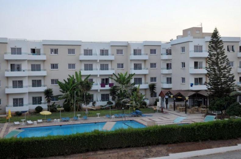 Debbiexenia Hotel Apartments Paralimni Eksteriør billede