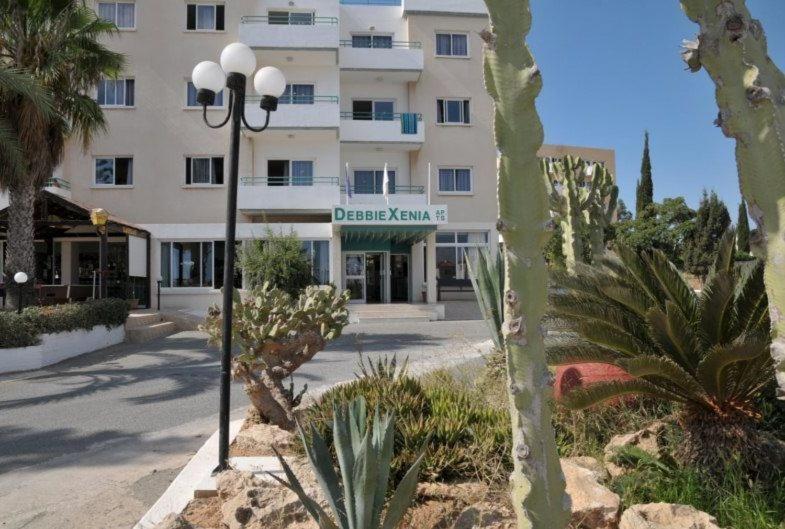 Debbiexenia Hotel Apartments Paralimni Eksteriør billede