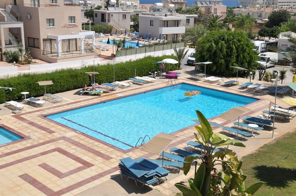 Debbiexenia Hotel Apartments Paralimni Eksteriør billede