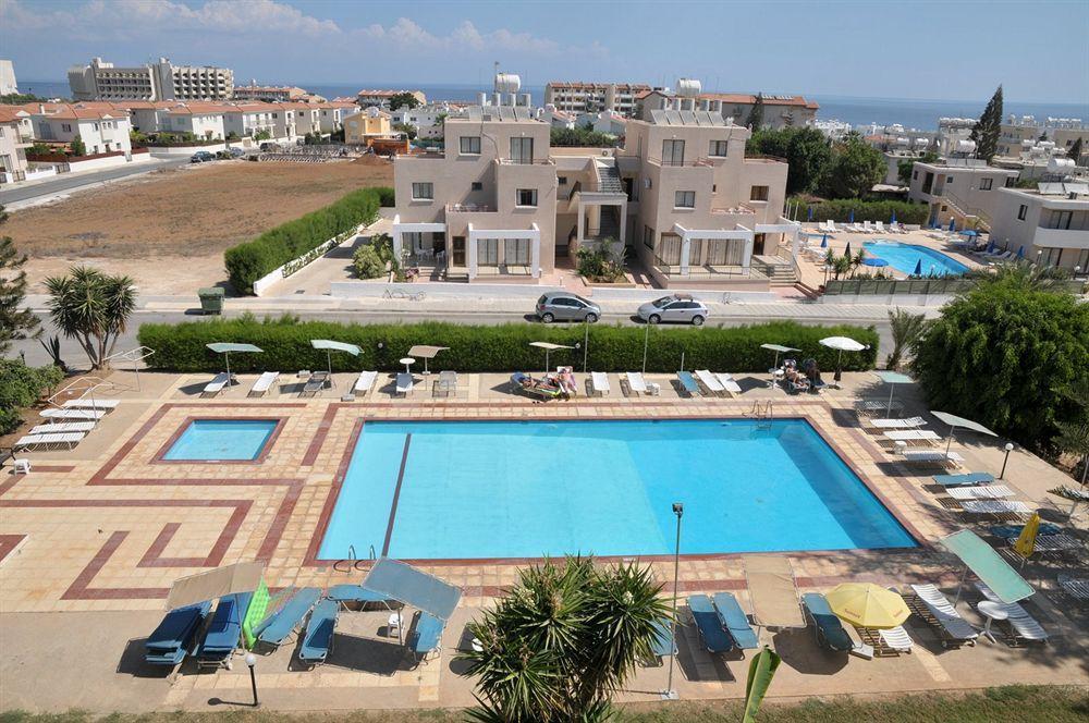 Debbiexenia Hotel Apartments Paralimni Eksteriør billede