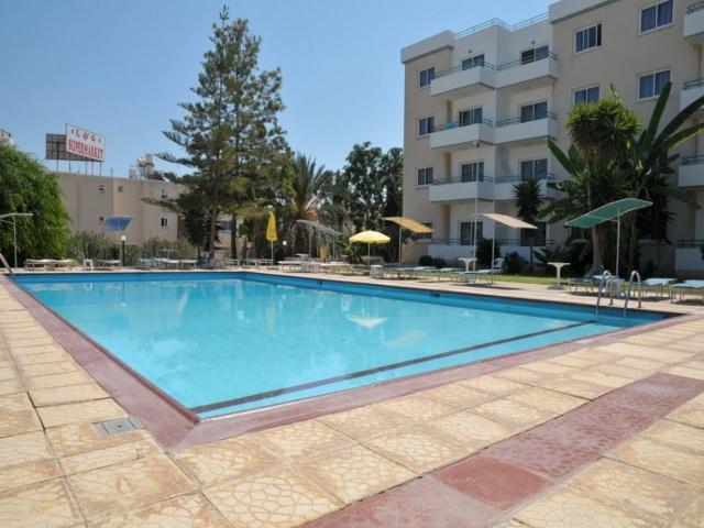 Debbiexenia Hotel Apartments Paralimni Eksteriør billede