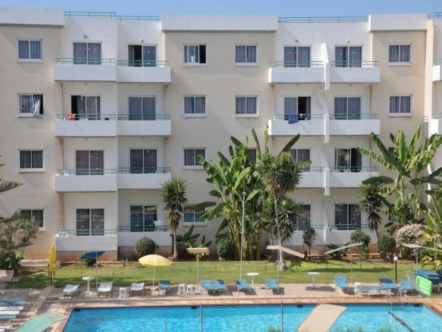 Debbiexenia Hotel Apartments Paralimni Eksteriør billede