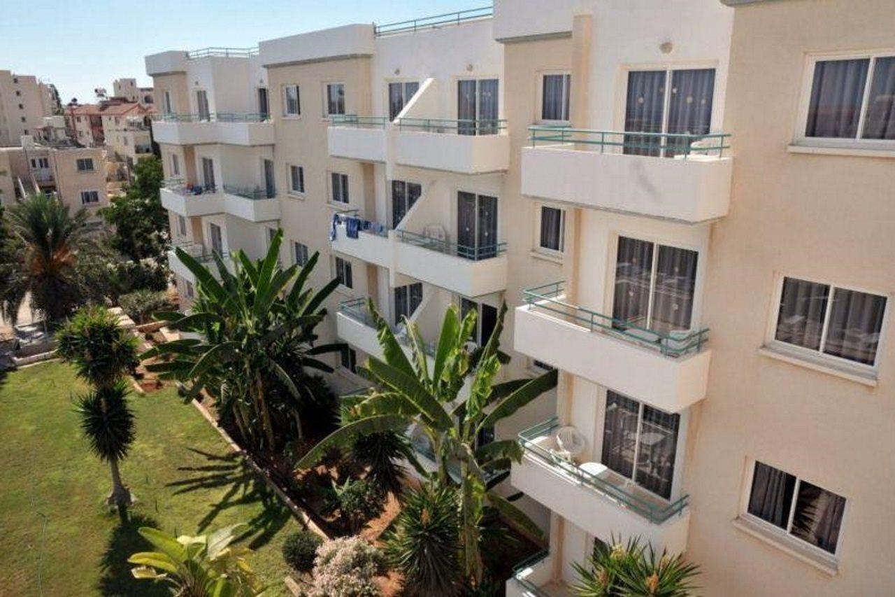 Debbiexenia Hotel Apartments Paralimni Eksteriør billede