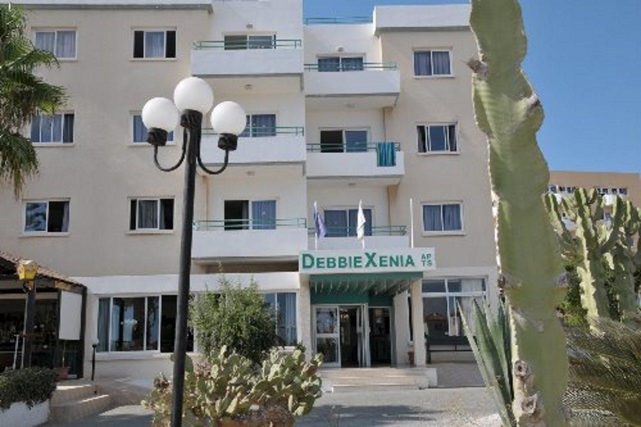 Debbiexenia Hotel Apartments Paralimni Eksteriør billede