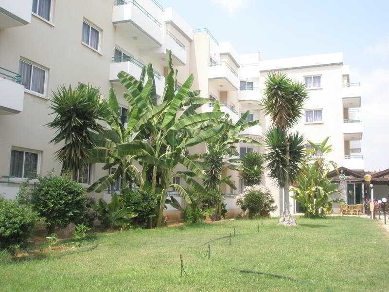 Debbiexenia Hotel Apartments Paralimni Eksteriør billede