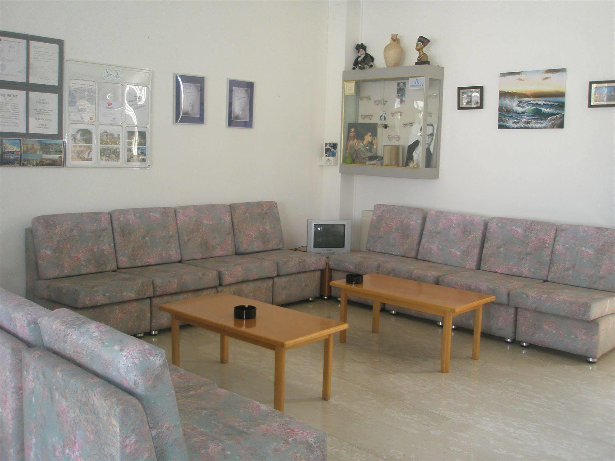 Debbiexenia Hotel Apartments Paralimni Eksteriør billede