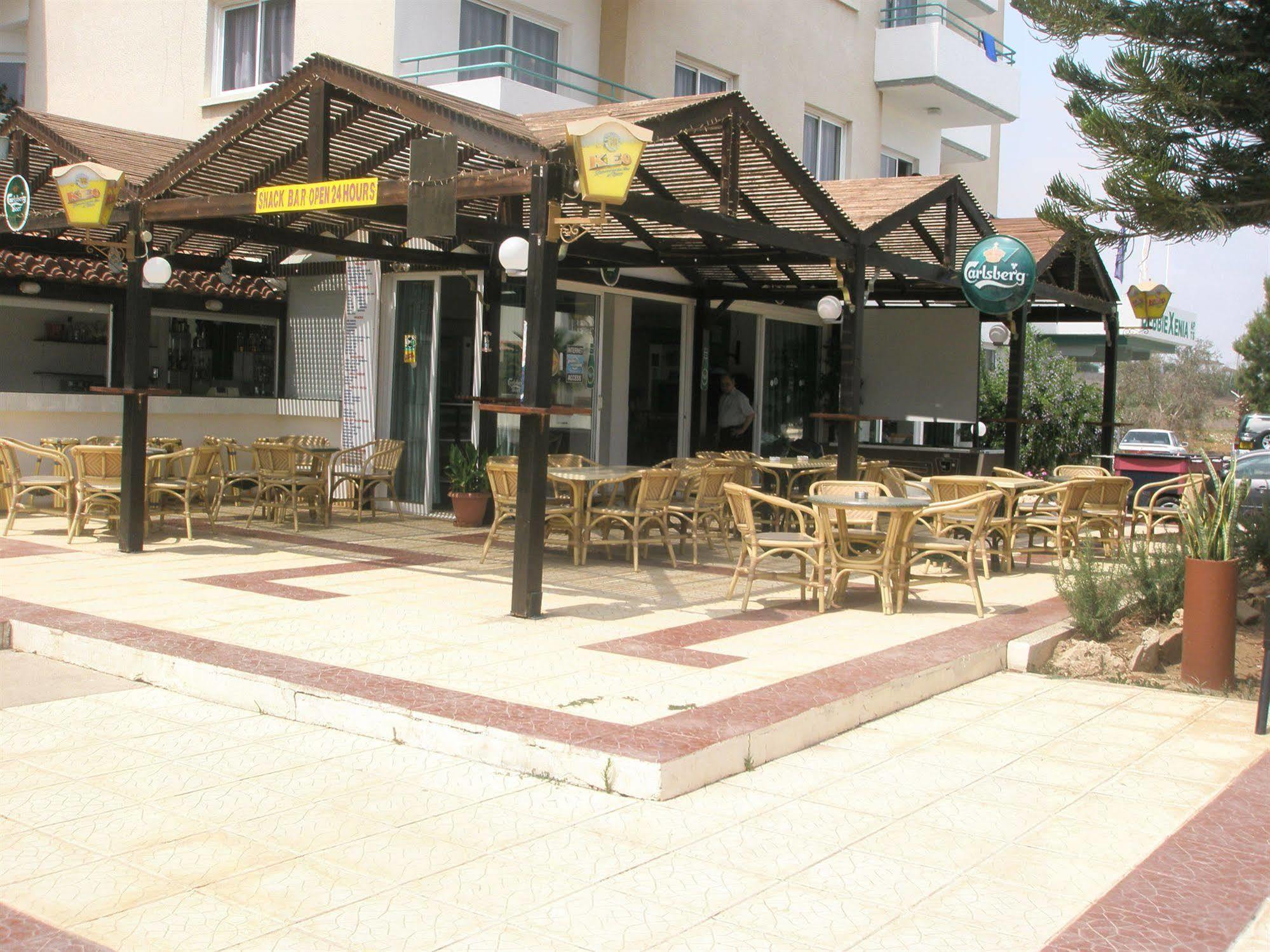 Debbiexenia Hotel Apartments Paralimni Eksteriør billede