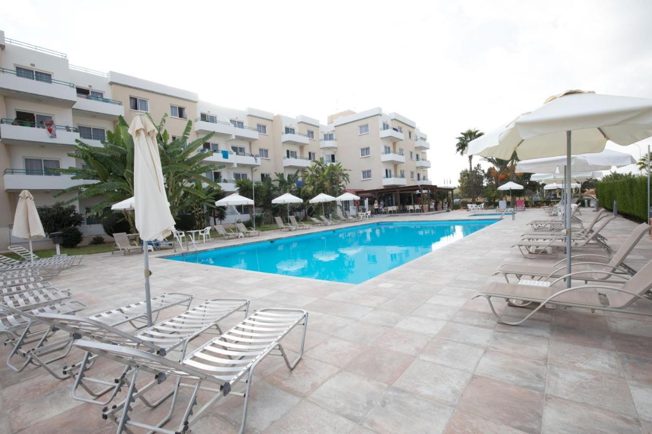 Debbiexenia Hotel Apartments Paralimni Eksteriør billede